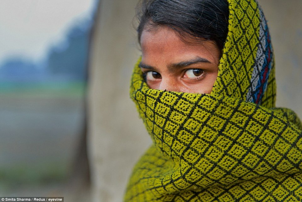 Τα θύματα βιασμού της Ινδίας: Καμμένα πρόσωπα, ανήλικα κορίτσια -Μια φωτογράφος «μιλά» με καρέ [εικόνες] | iefimerida.gr 4