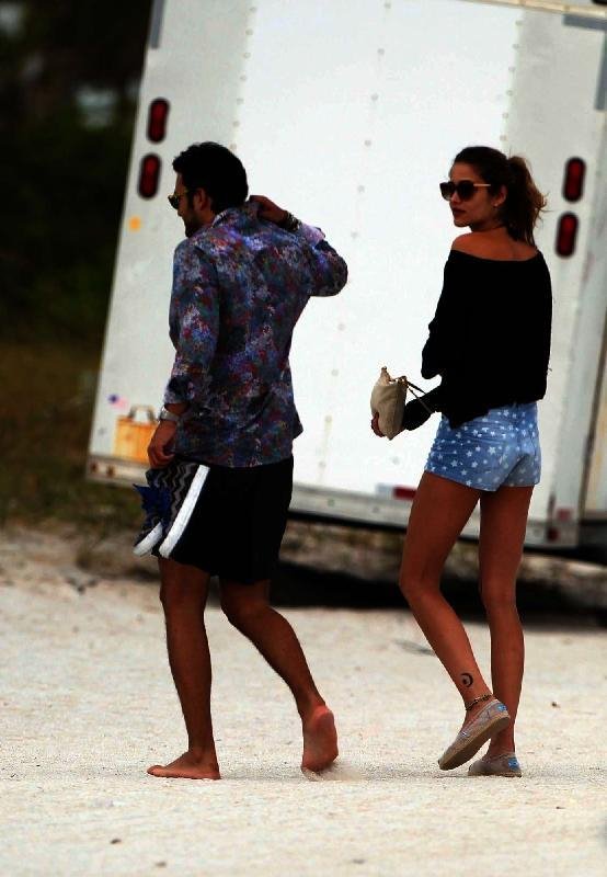 Αγγελάκι της Victoria's Secret παντρεύεται στη Μύκονο -Η Ελληνίδα πεθερά της [εικόνες] | iefimerida.gr 1