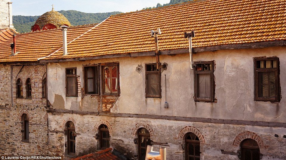 Σπάνιες, άγνωστες φωτογραφίες από τη ζωή στα «χωριά» του Αγίου Ορους -Η Daily Mail εντυπωσιάζεται [εικόνες] | iefimerida.gr 17