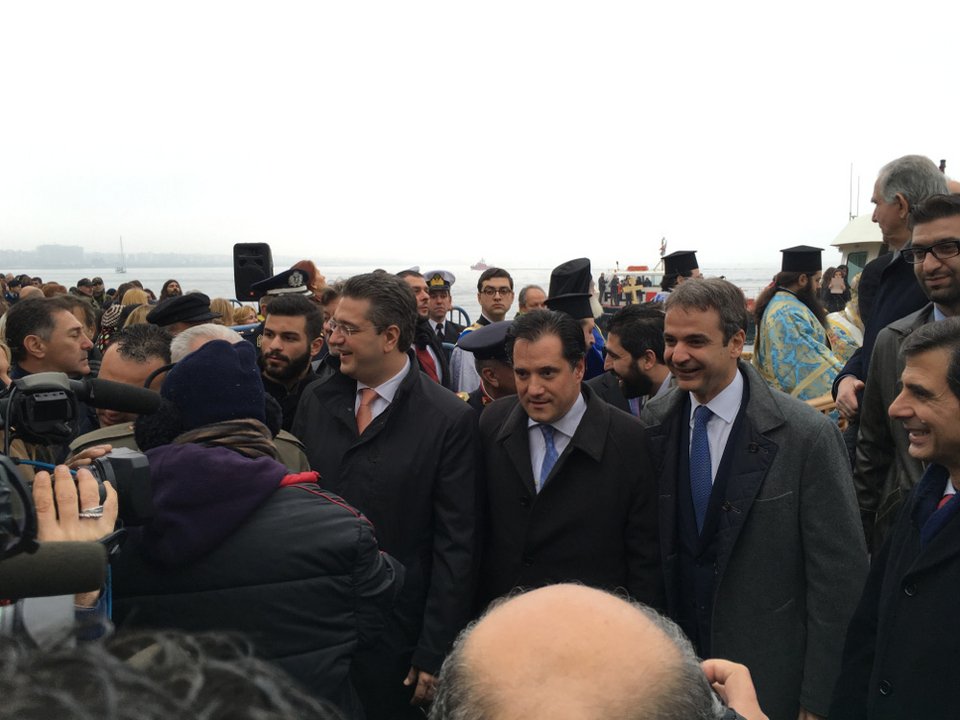 Δίπλα-δίπλα Μητσοτάκης και Τζιτζικώστας στον αγιασμό [εικόνες] | iefimerida.gr 0