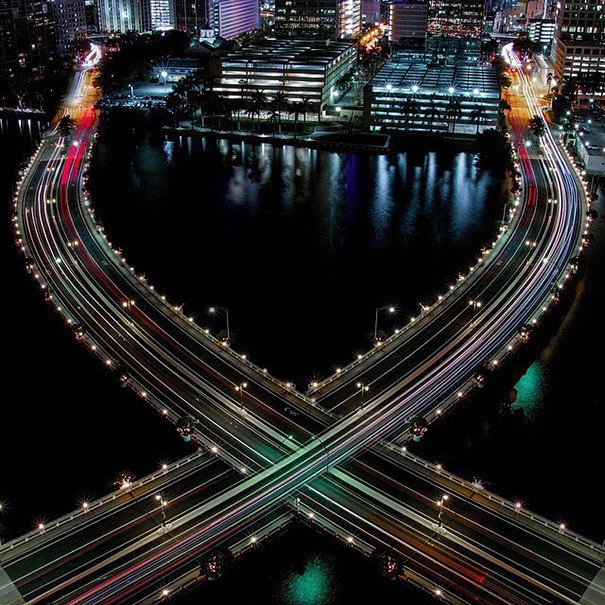 Εμμονή με τη συμμετρία: Οταν η αρχιτεκτονική συναντά την τελειομανία -Εντυπωσιακές φωτογραφίες [εικόνες]  | iefimerida.gr 4