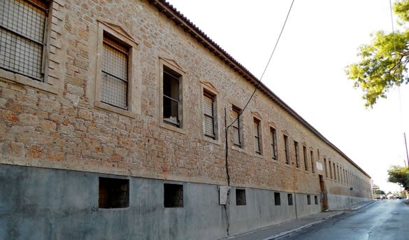 Σάλος στην Αίγινα: Δεν άφησαν τον Παυλόπουλο να επισκεφθεί το Ορφανοτροφείο του Καποδίστρια [εικόνες] | iefimerida.gr 0