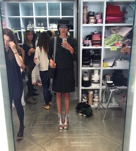 Η Βραζιλιάνα, άγνωστη, μούσα του Λάγκερφελντ -Πάνω της ράβονται όλα τα Chanel [εικόνες] | iefimerida.gr 3