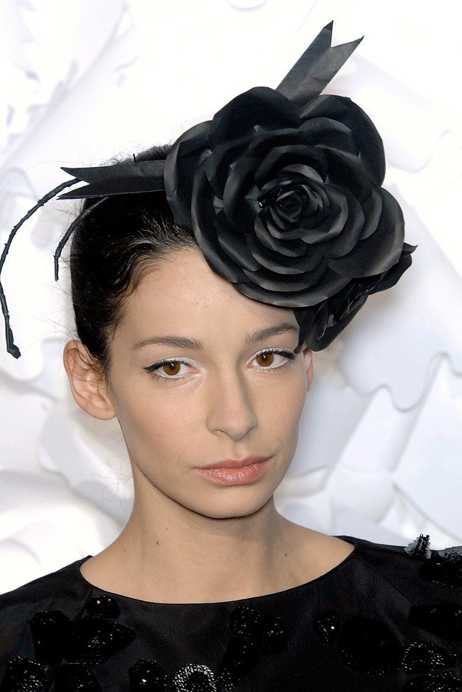 Η Βραζιλιάνα, άγνωστη, μούσα του Λάγκερφελντ -Πάνω της ράβονται όλα τα Chanel [εικόνες] | iefimerida.gr 19