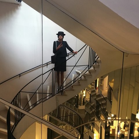 Η Βραζιλιάνα, άγνωστη, μούσα του Λάγκερφελντ -Πάνω της ράβονται όλα τα Chanel [εικόνες] | iefimerida.gr 4