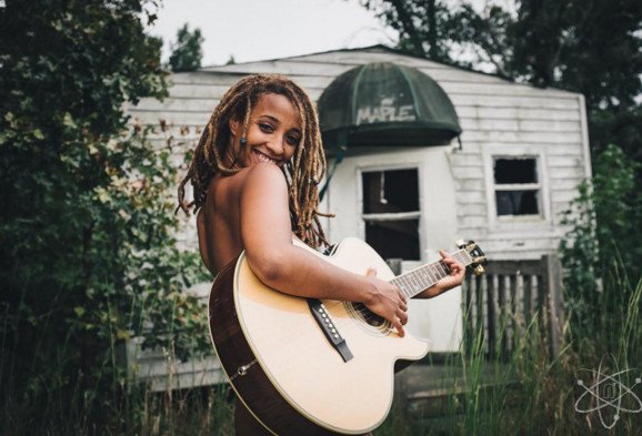 Ακτιβίστρια ποστάρει στα social media για το βιασμό της [εικόνες]  | iefimerida.gr 0