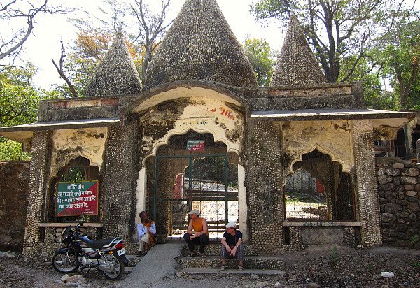 Ολοι τρέχουν στην Ινδία για τον γκουρού των Beatles -Ο διαλογισμός είναι ξανά στη μόδα [εικόνες] | iefimerida.gr 0