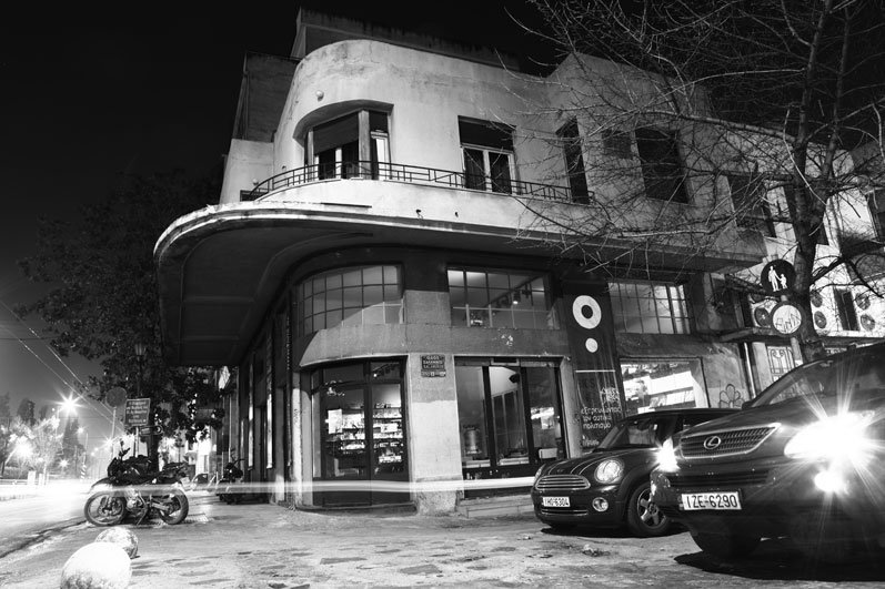  Ο εικαστικός και ιδρυτής της Μπιενάλε Αθήνας, Poka-Yio, ανεβάζει τον «Κούκο» στη σκηνή του Bios [εικόνες] | iefimerida.gr 3