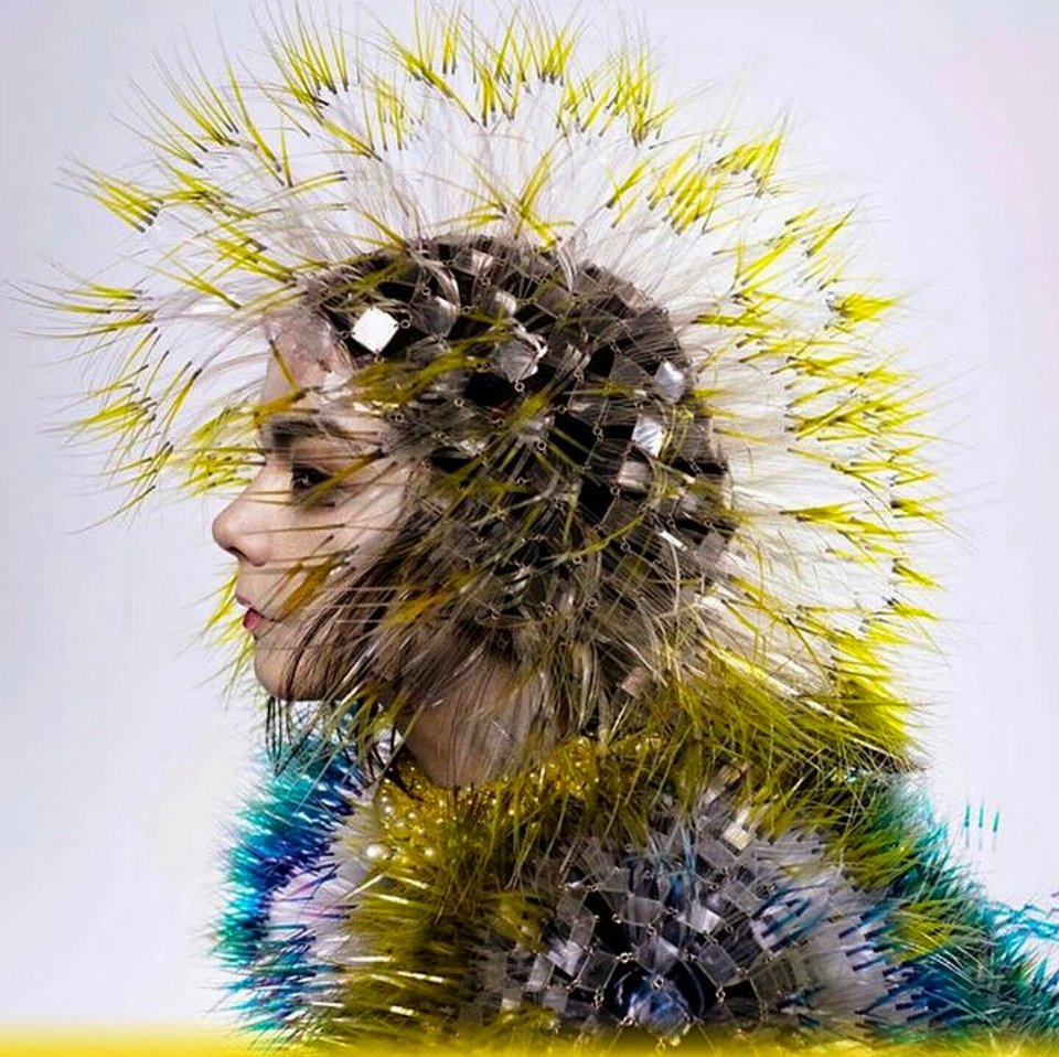 Νέο CD της Bjork «Vulnicura: The Acoustic Version». Τραγουδάει μόνο με ακουστικά έγχορδα [εικόνες] | iefimerida.gr 2
