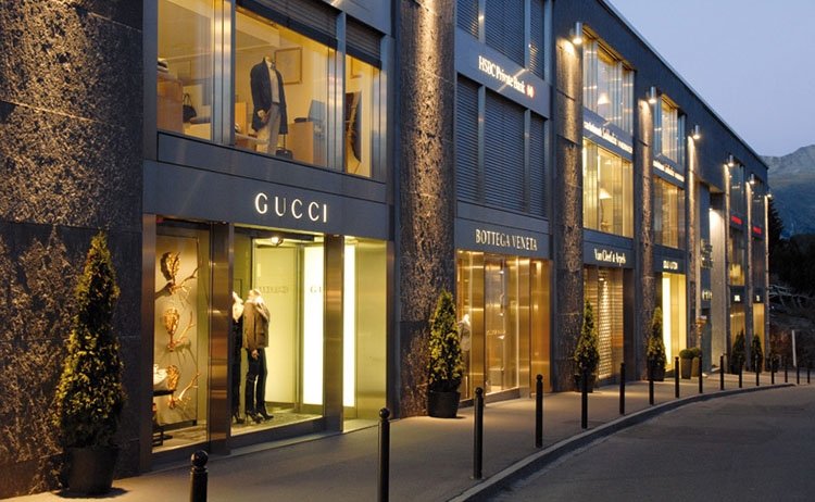 Το «άλλο» Νταβός -Χλιδή, σκι και ατέλειωτες μπουτίκ [εικόνες] | iefimerida.gr 16