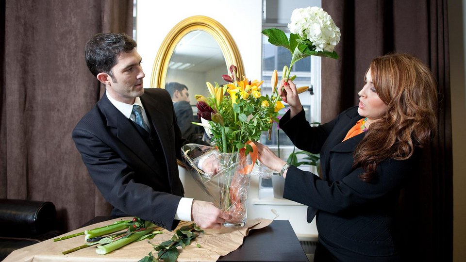 Τι κάνει ένας μπάτλερ -Το απαιτητικό επάγγελμα με κέρδη έως και 150.000 ευρώ το χρόνο [εικόνες] | iefimerida.gr 6