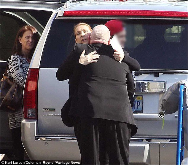 Οι πρώτες φωτογραφίες της Σελίν Ντιόν μετά τον θάνατο του συζύγου της  [εικόνες] | iefimerida.gr 4