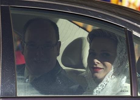 Η πριγκίπισσα Σαρλίν μάγεψε τον Πάπα -Γιατί είχε ιδιαίτερη σημασία το λευκό σύνολό της [εικόνες] | iefimerida.gr 1