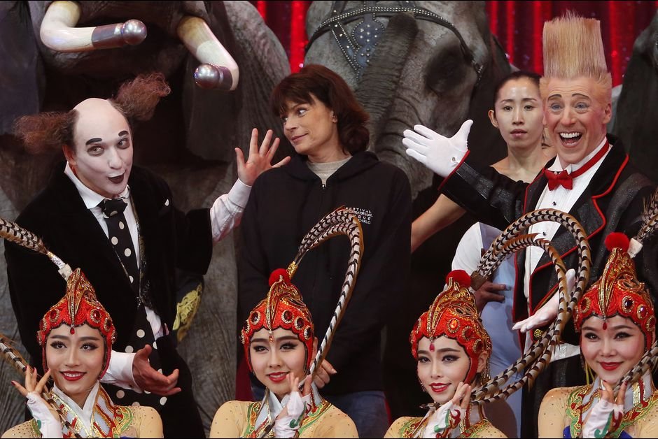 Η Στεφανί στο τσίρκο -Η παρακμή μιας πριγκίπισσας [εικόνες] | iefimerida.gr 3