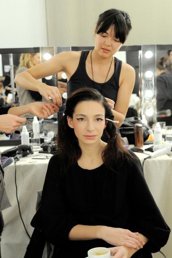 Η Βραζιλιάνα, άγνωστη, μούσα του Λάγκερφελντ -Πάνω της ράβονται όλα τα Chanel [εικόνες] | iefimerida.gr 21