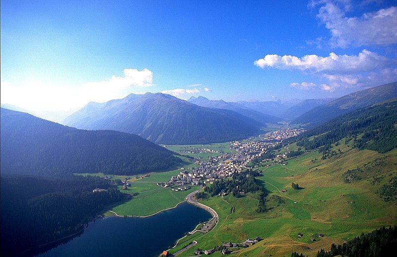 Το «άλλο» Νταβός -Χλιδή, σκι και ατέλειωτες μπουτίκ [εικόνες] | iefimerida.gr 7