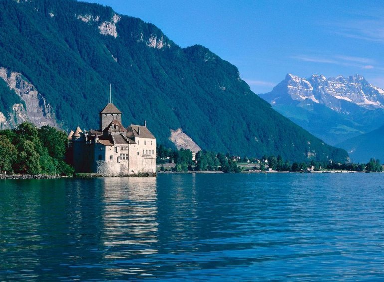 Το «άλλο» Νταβός -Χλιδή, σκι και ατέλειωτες μπουτίκ [εικόνες] | iefimerida.gr 10