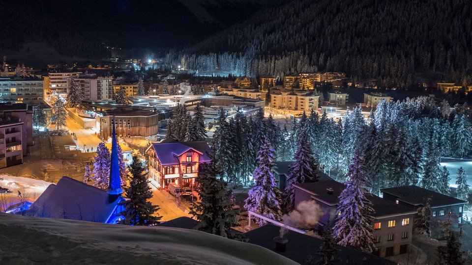 Το «άλλο» Νταβός -Χλιδή, σκι και ατέλειωτες μπουτίκ [εικόνες] | iefimerida.gr 2