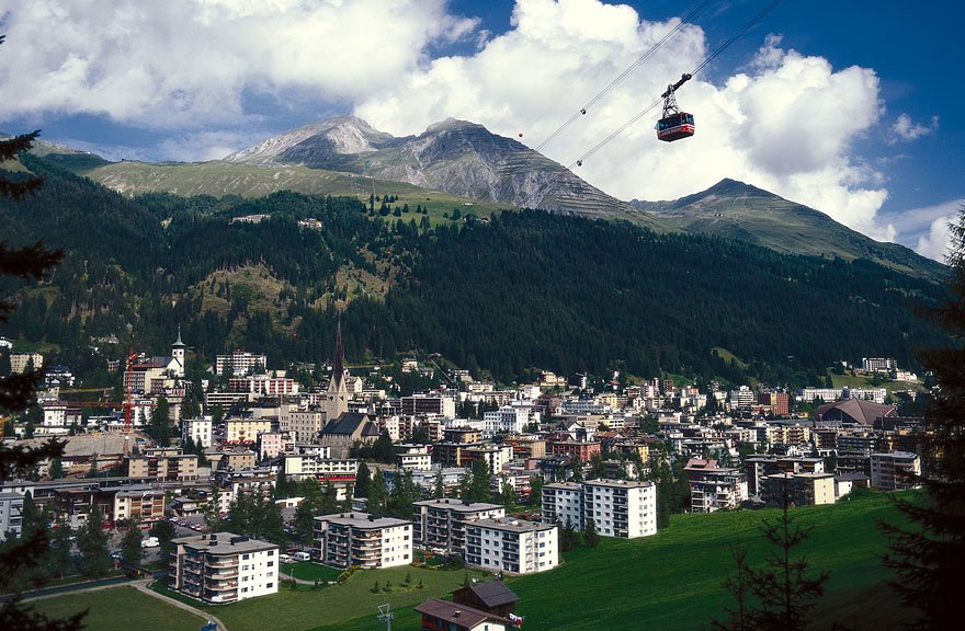 Το «άλλο» Νταβός -Χλιδή, σκι και ατέλειωτες μπουτίκ [εικόνες] | iefimerida.gr 3