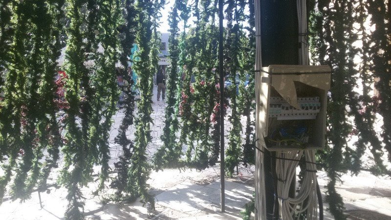 Αγνωστοι κατέστρεψαν το χριστουγεννιάτικο δέντρο στην πλατεία των Χανίων [εικόνες] | iefimerida.gr 3