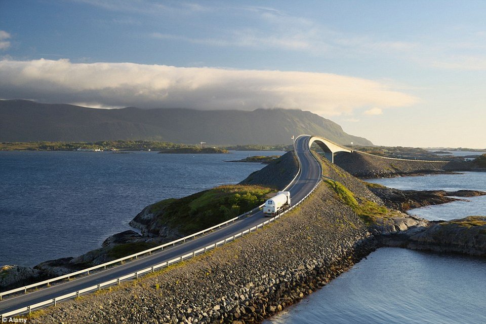 Ο δρόμος «φιδάκι» που προκαλεί δέος [εικόνες]  | iefimerida.gr 5