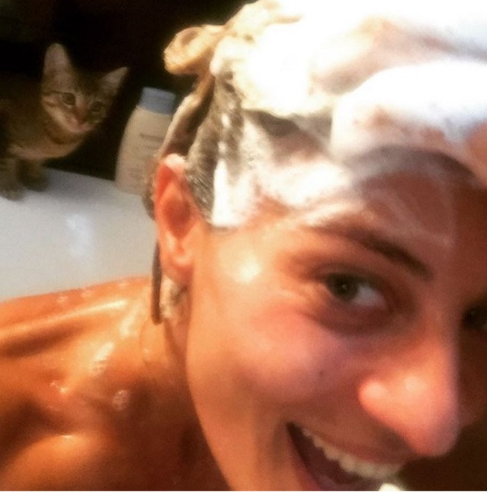 Ελεονώρα Μελέτη: Γυμνή με σαπουνάδες στην μπανιέρα της [εικόνα]  | iefimerida.gr 0