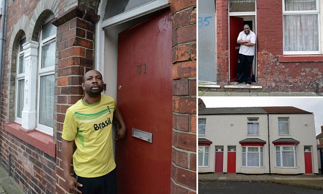 Σάλος στην Αγγλία: Εβαψαν κόκκινες τις πόρτες εκεί που μένουν πρόσφυγες [εικόνες] | iefimerida.gr 5