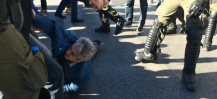 Τα ΜΑΤ χτύπησαν συνταξιούχους στην πορεία για το Ασφαλιστικό [εικόνες] | iefimerida.gr 0