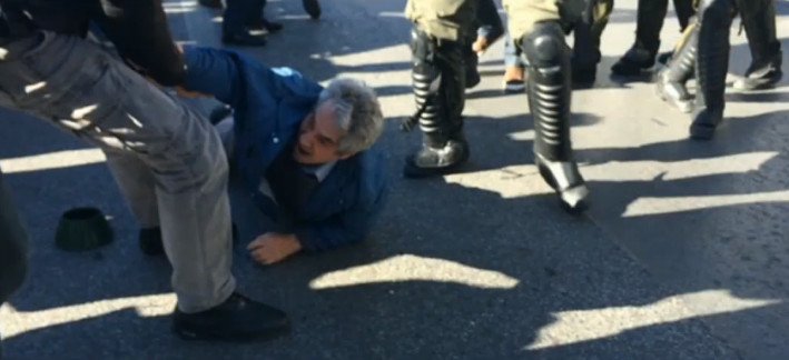 Τα ΜΑΤ χτύπησαν συνταξιούχους στην πορεία για το Ασφαλιστικό [εικόνες] | iefimerida.gr 4