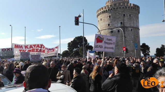 Το κίνημα της γραβάτας και στη Θεσσαλονίκη: Στους δρόμους δικηγόροι, γιατροί και φαρμακοποιοί [εικόνες] | iefimerida.gr 5