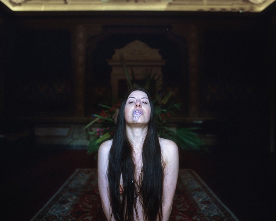 Οπτική πανδαισία σε βίλα της Τοσκάνης - 12 φωτογράφοι, μοντέλα και ένα μπουκέτο λουλούδια [εικόνες] | iefimerida.gr 8