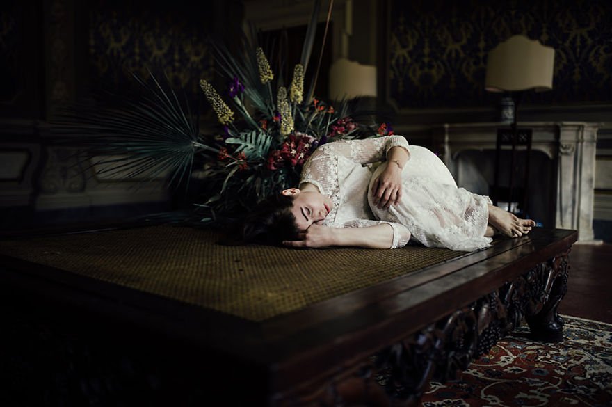 Οπτική πανδαισία σε βίλα της Τοσκάνης - 12 φωτογράφοι, μοντέλα και ένα μπουκέτο λουλούδια [εικόνες] | iefimerida.gr 4