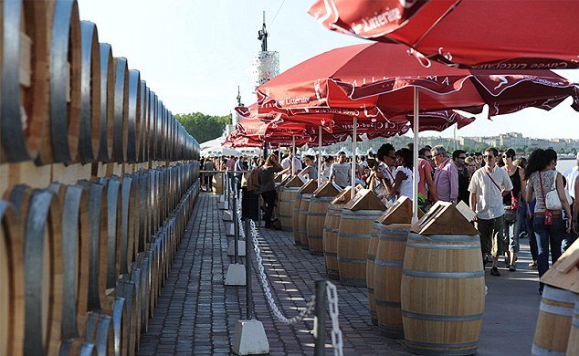 Μπορντό: Η γαλλική πόλη και το κρασί της σε ταξιδεύουν στο χρόνο [εικόνες] | iefimerida.gr 2