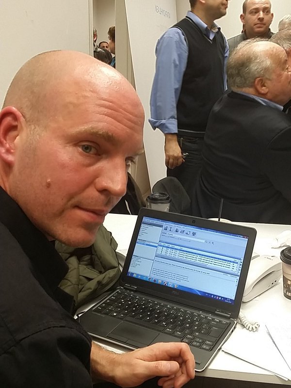 Χαμόγελα, αγκαλιές και ενθουσιασμός στο επιτελείο του Κυριάκου Μητσοτάκη [εικόνες] | iefimerida.gr 7