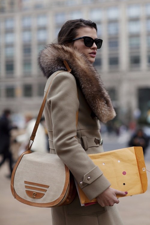 Γουνάκι, το αξεσουάρ του χειμώνα -Πώς φοριέται για να μην είναι κιτς [εικόνες] | iefimerida.gr 4