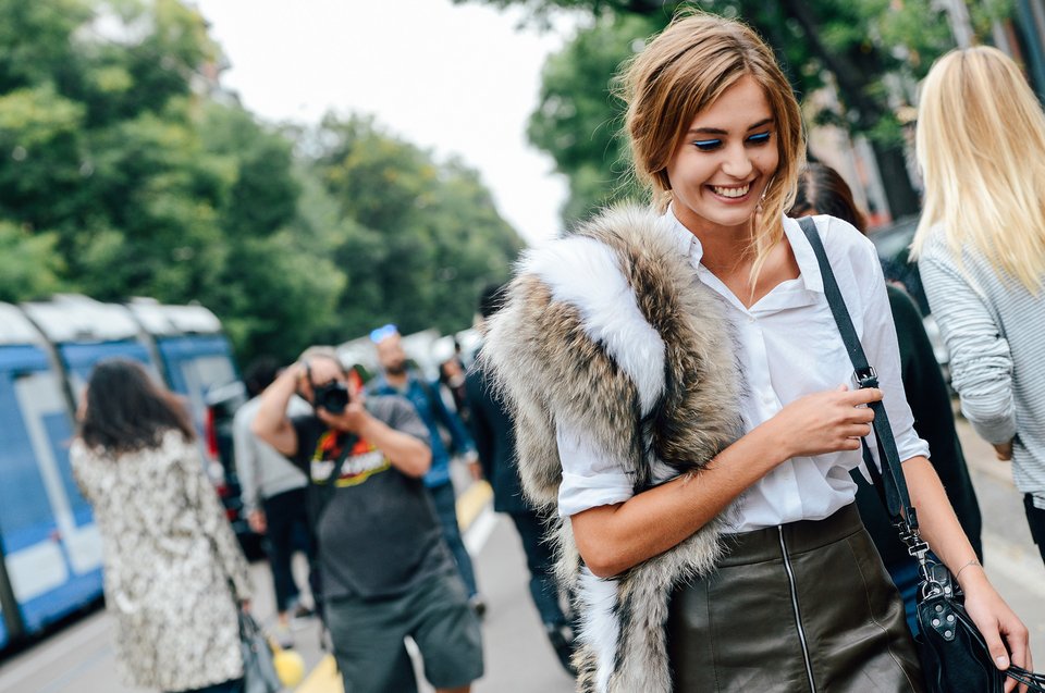 Γουνάκι, το αξεσουάρ του χειμώνα -Πώς φοριέται για να μην είναι κιτς [εικόνες] | iefimerida.gr 9