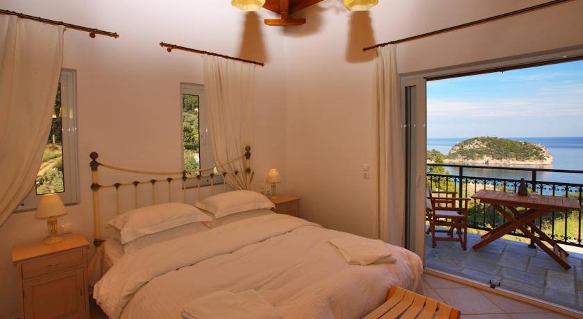 Telegraph: Αυτά είναι τα 10 καλύτερα παραθαλάσσια ξενοδοχεία στην Ελλάδα [εικόνες] | iefimerida.gr 9