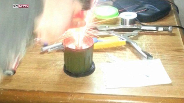 Τα τηλεκατευθυνόμενα αυτοκίνητα και οι πύραυλοι που κατασκευάζει το ISIS για να αιματοκυλίσει την Ευρώπη [εικόνες & βίντεο] | iefimerida.gr 5