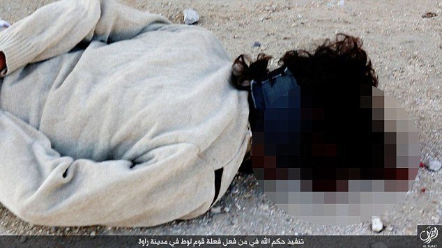 Νέα αγριότητα του ISIS -Εκτέλεσαν ομοφυλόφιλο, τον πέταξαν από ταράτσα [εικόνες] | iefimerida.gr 6