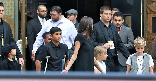 Ανησυχητικά αδύνατη η Αντζελίνα Τζολί [εικόνες] | iefimerida.gr 1