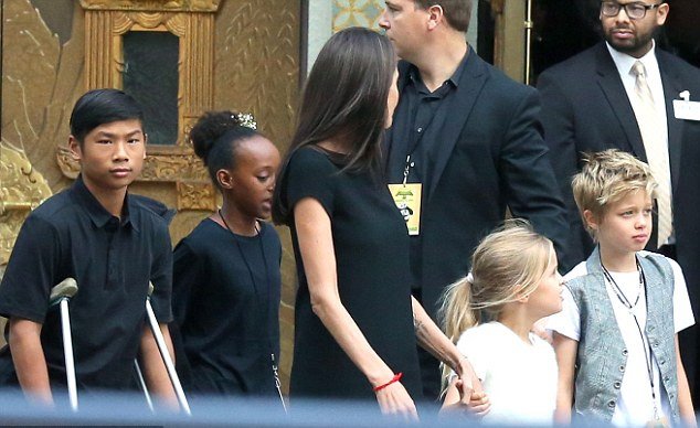 Ανησυχητικά αδύνατη η Αντζελίνα Τζολί [εικόνες] | iefimerida.gr 2