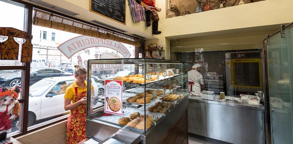 Γιατί οι Αθηναίοι σχηματίζουν ουρές έξω από αυτό το μικρό ρώσικο μαγαζί στο κέντρο -Τα λαχταριστά πιροσκί [εικόνες] | iefimerida.gr 2