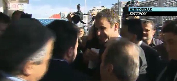 Η άφιξη του Κυριάκου Μητσοτάκη, ως προέδρου πλέον, στα γραφεία της ΝΔ -Αυτή την ώρα η παράδοση-παραλαβή [εικόνες] | iefimerida.gr 5