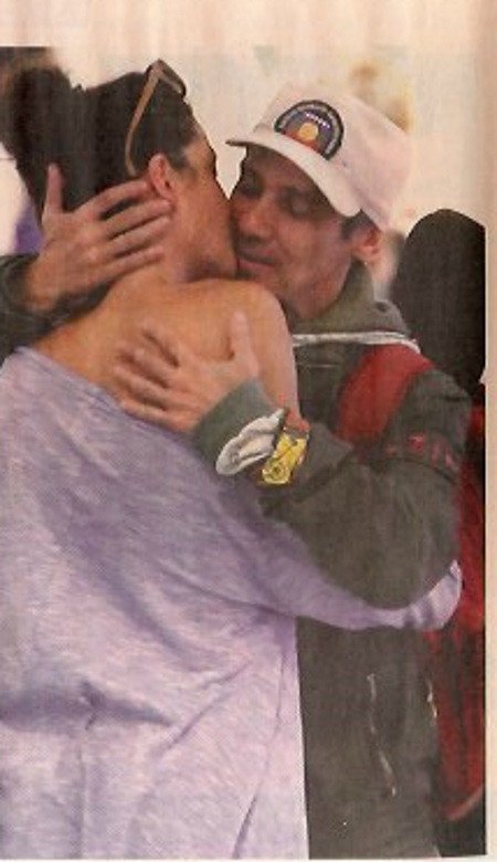 Ασυγκράτητος ο Μάνου Τσάο: Με σέξι «χάδια» αποχαιρέτησε την αγαπημένη του Κλέλια Ρένεση [εικόνες]  | iefimerida.gr 1