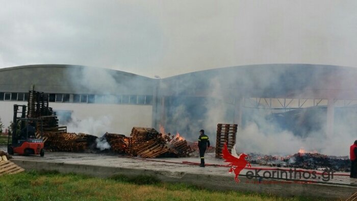 Μεγάλη φωτιά στο εργοστάσιο της Carton Pack Hellas στην Κόρινθο [εικόνες] | iefimerida.gr 4