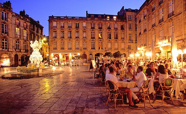 Μπορντό: Η γαλλική πόλη και το κρασί της σε ταξιδεύουν στο χρόνο [εικόνες] | iefimerida.gr 0