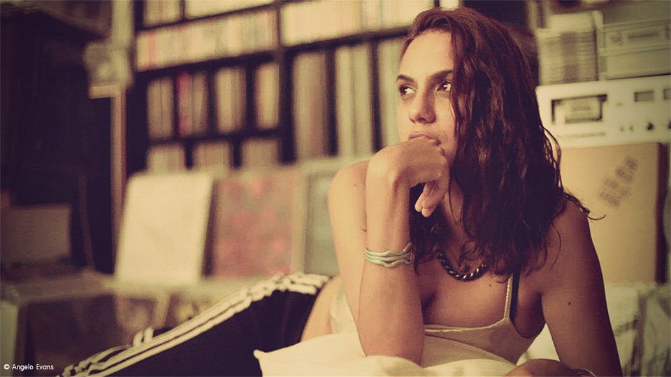 Η μποέμ DJ Ladydust στο Βooze Cooperativa [εικόνες] | iefimerida.gr 3