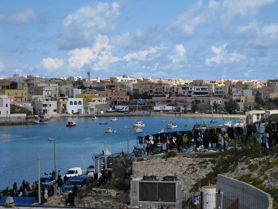 Λαμπεντούζα, το νησί της φρίκης και η δήμαρχος «λιοντάρι» [εικόνες] | iefimerida.gr 7