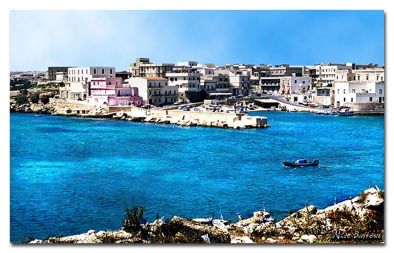 Λαμπεντούζα, το νησί της φρίκης και η δήμαρχος «λιοντάρι» [εικόνες] | iefimerida.gr 4