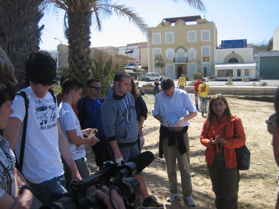 Λαμπεντούζα, το νησί της φρίκης και η δήμαρχος «λιοντάρι» [εικόνες] | iefimerida.gr 0